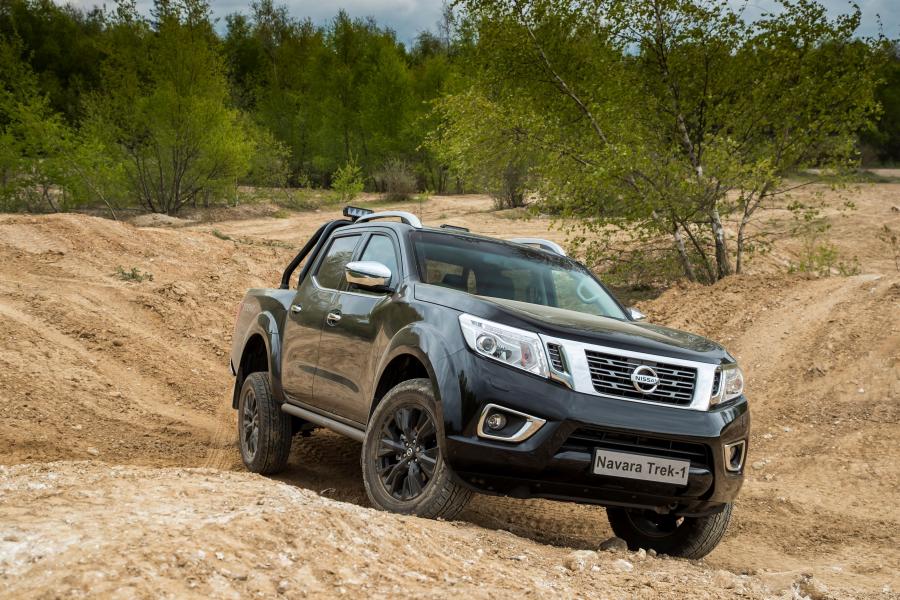  Nissan Navara Trek-1° 2017 года  (UK) (фото 6 из 12)